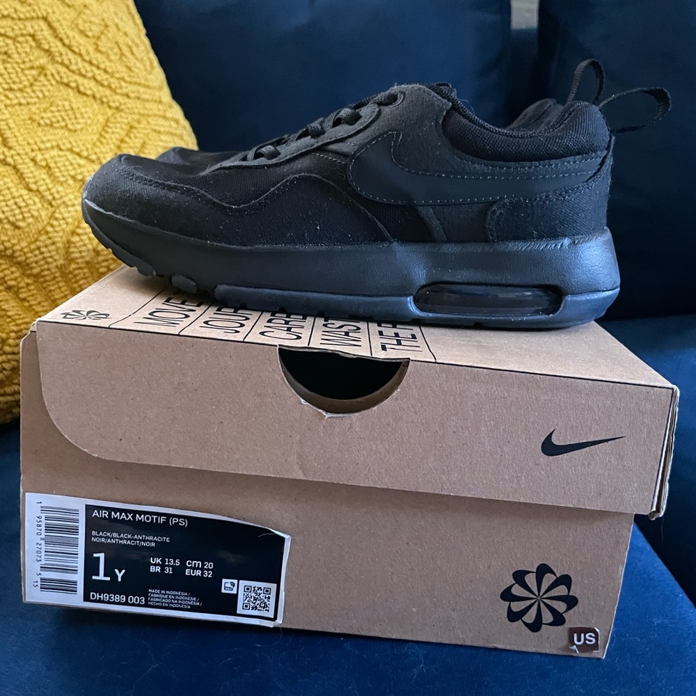 Kids Nike airmax NWT unworn size 1 black